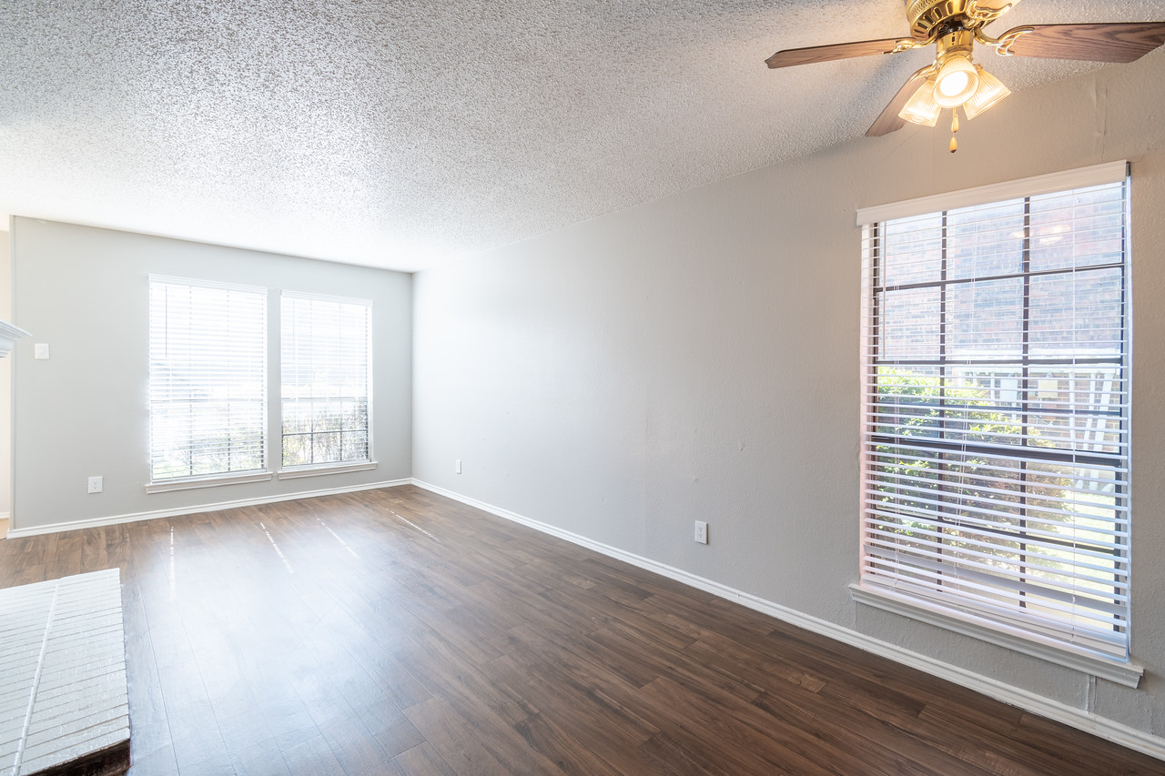 LA PRADA PLACE Bear Creek apartments resident clubhouse in Dallas, TX LA PRADA PLACE Bear Creek apartments resident clubhouse in Dallas, TX